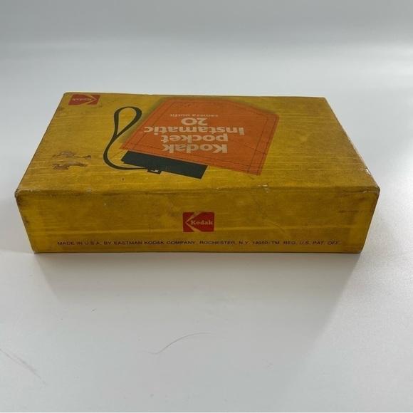 Vintage Kodak Pocket Instamatic 20 Camera Box and Accessories - Picture 6 of 7